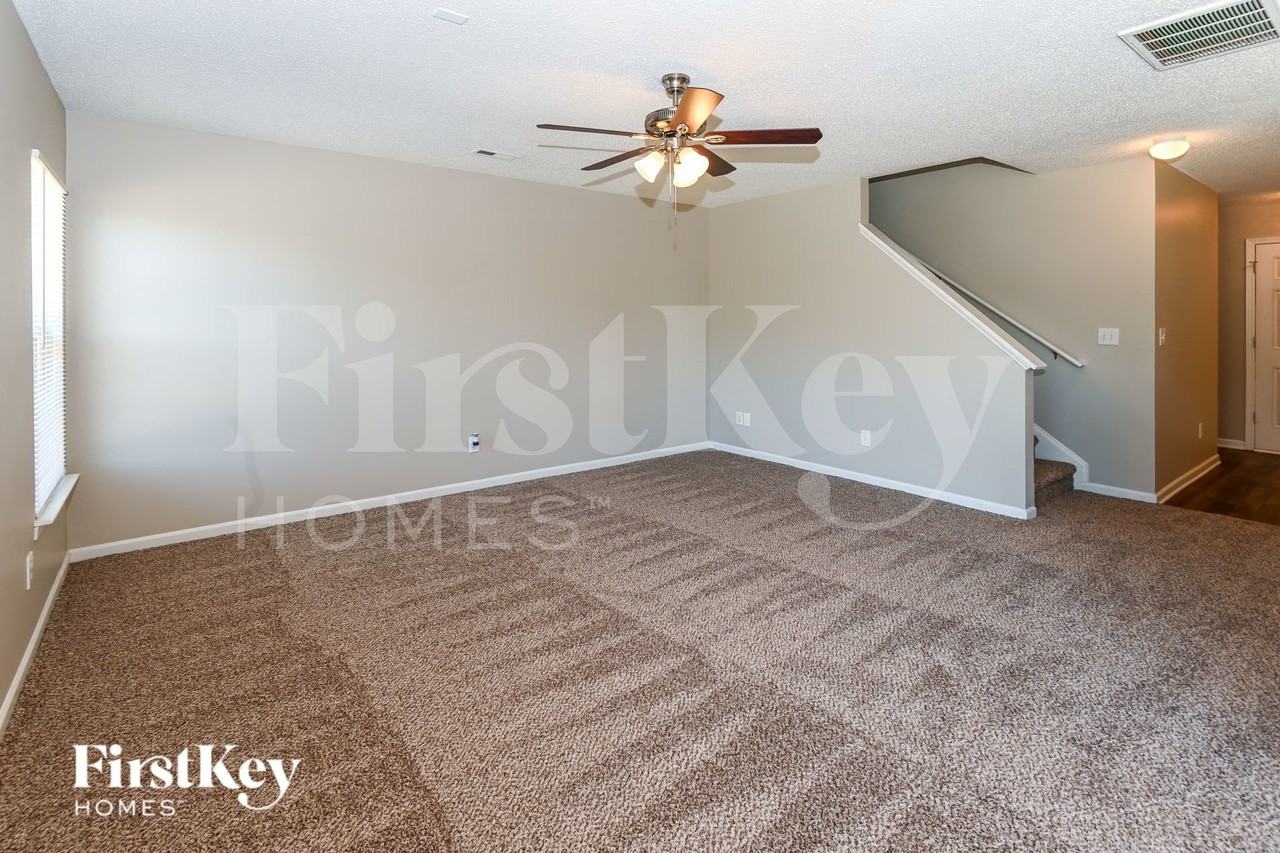 8121 Chatham Oaks Dr - Photo 3 of 15