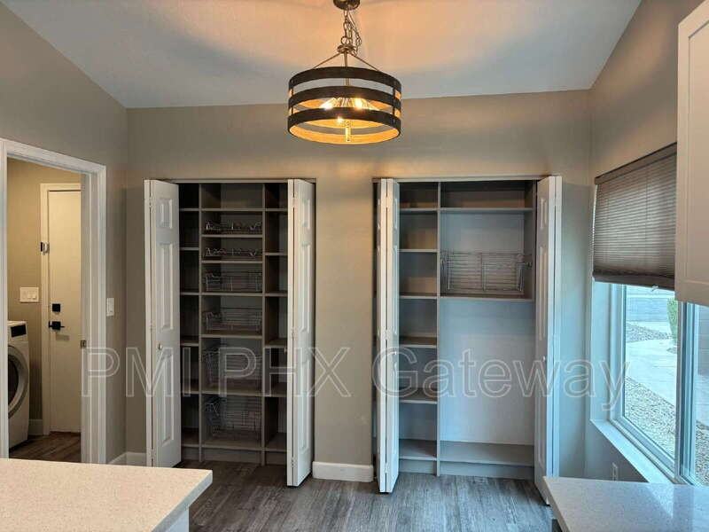 11435 S 46th St - Photo 5 of 14