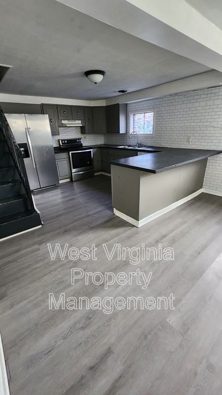 132 South Hill St. - Photo 2 of 10