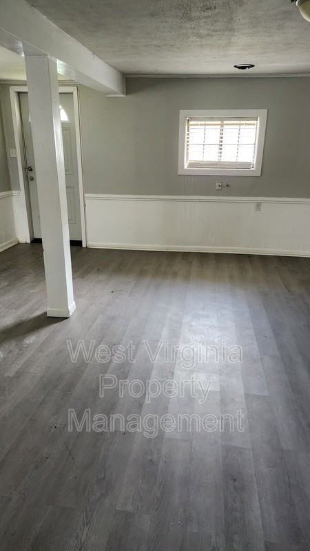 132 South Hill St. - Photo 4 of 10