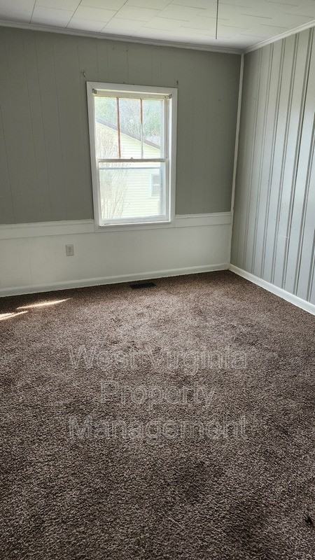 132 South Hill St. - Photo 5 of 10