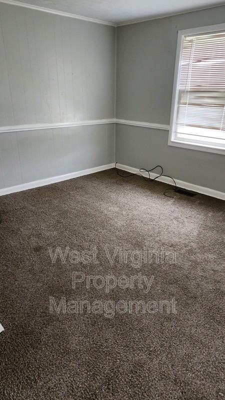 132 South Hill St. - Photo 6 of 10