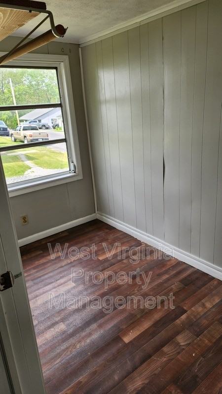 132 South Hill St. - Photo 7 of 10