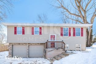 913 Ne 113th Ter - Photo 1 of 1