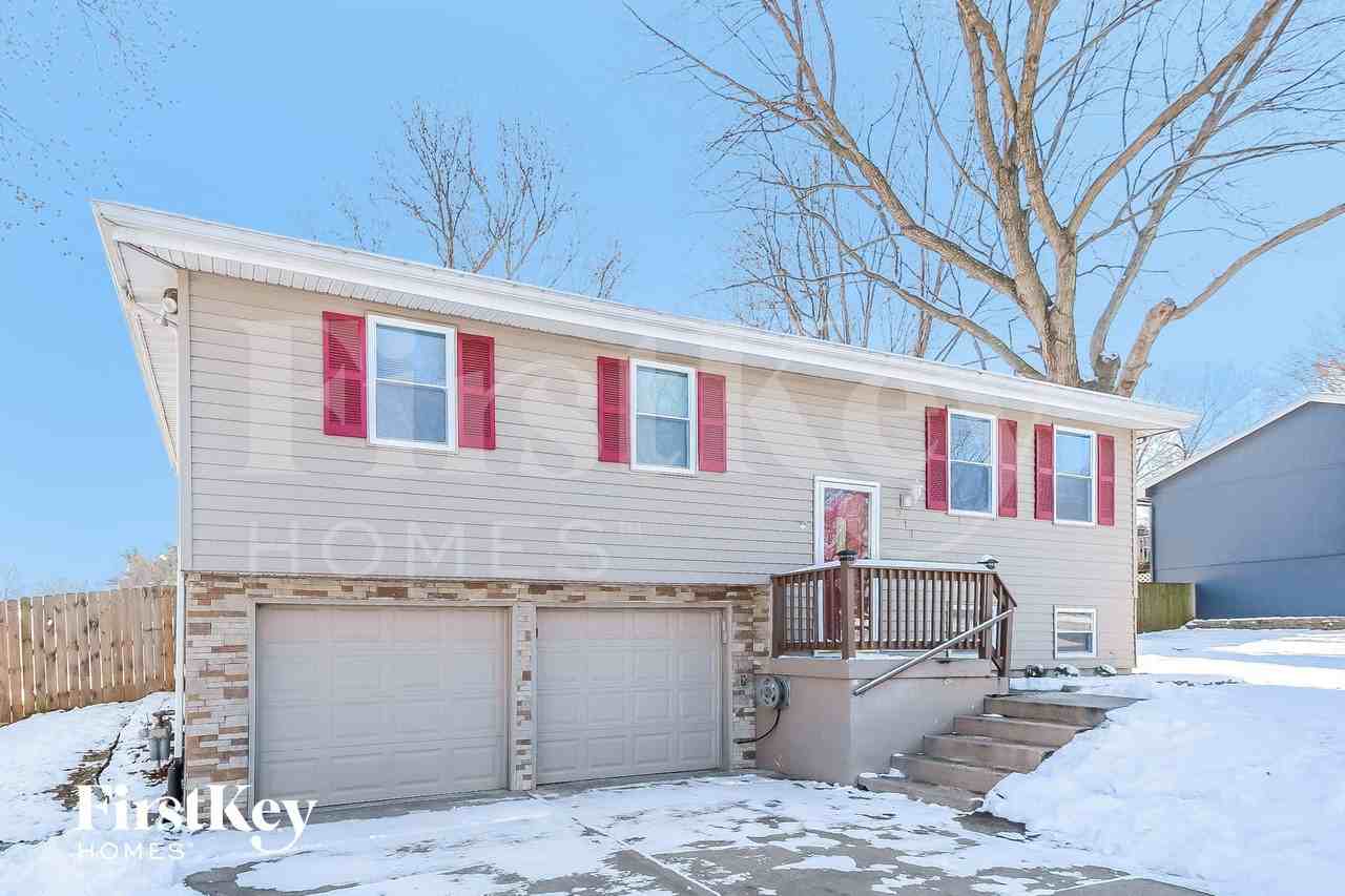 913 Ne 113th Ter - Photo 2 of 15