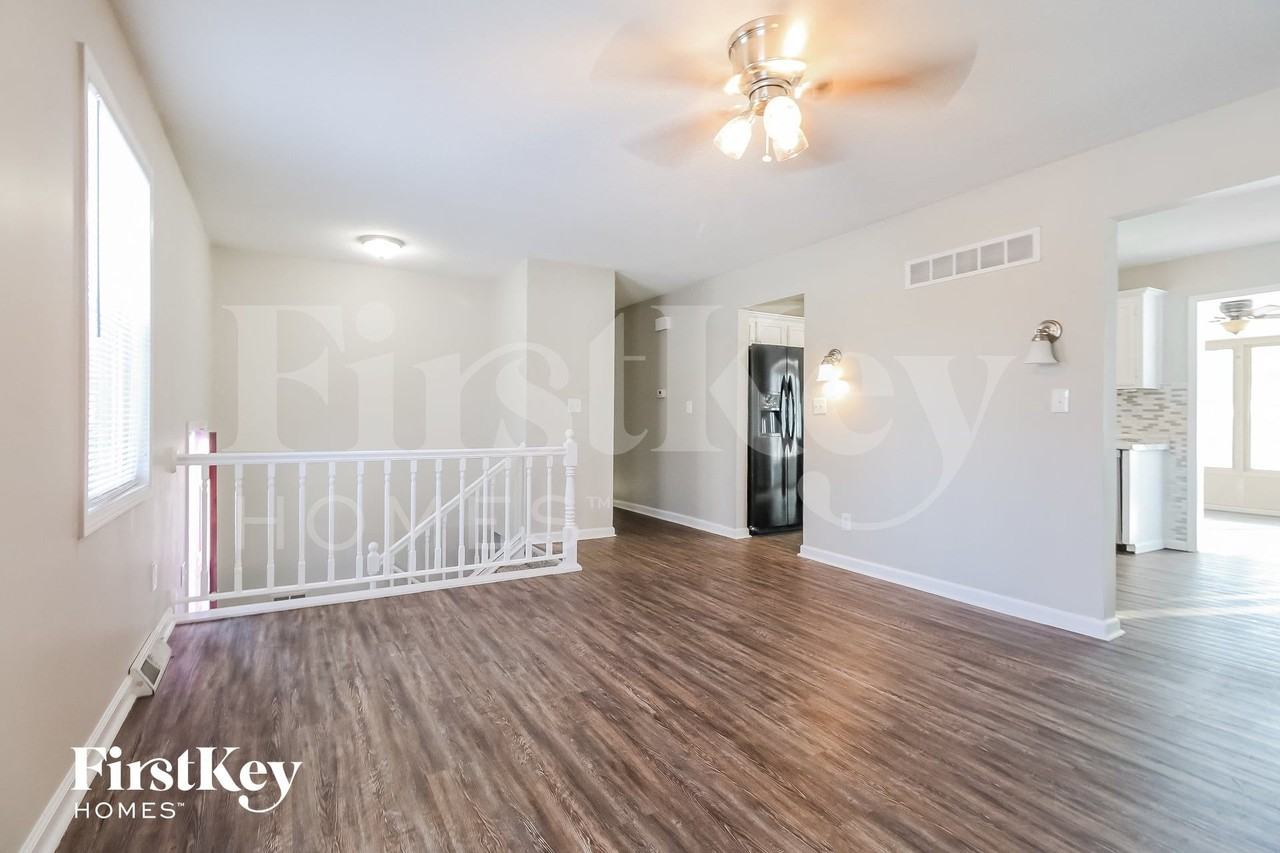 913 Ne 113th Ter - Photo 3 of 15