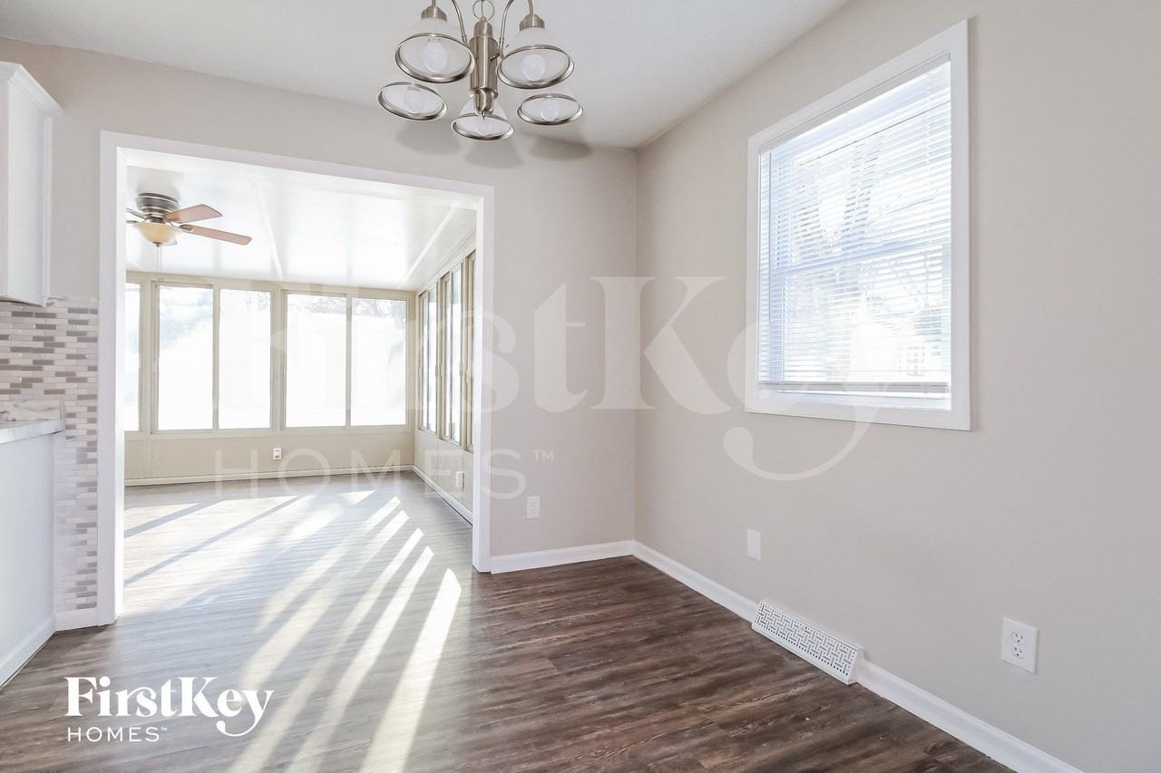 913 Ne 113th Ter - Photo 5 of 15