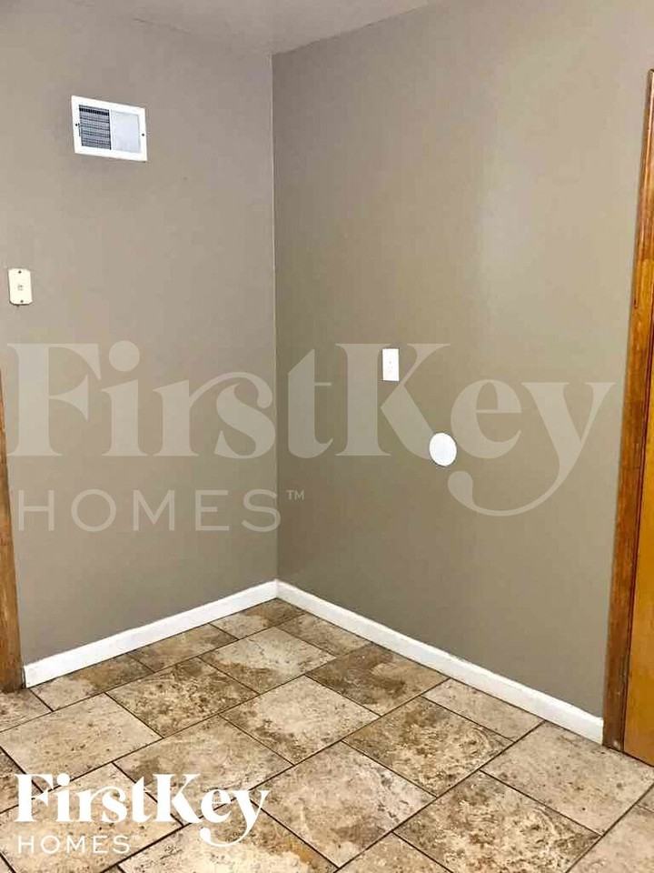 8951 E 83rd St - Photo 5 of 20