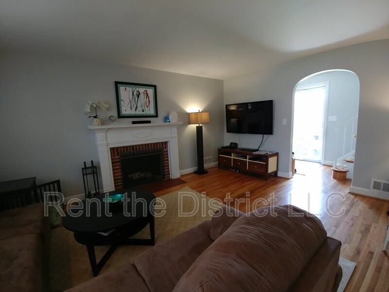 4839 Yuma St Nw - Photo 2 of 24