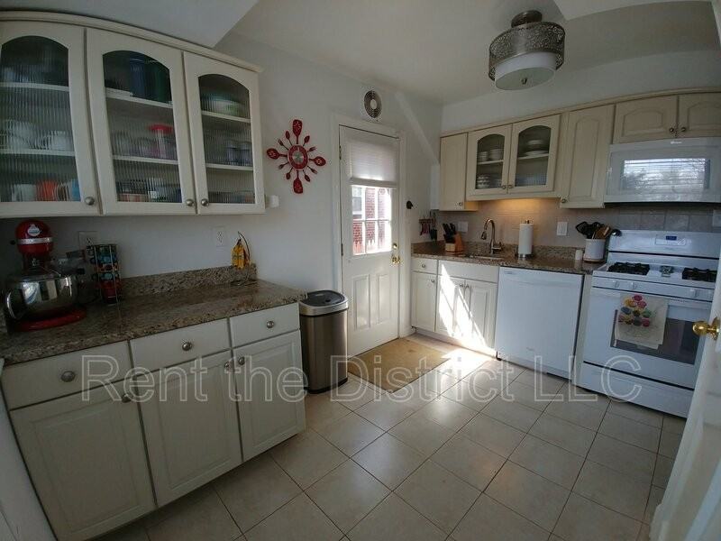 4839 Yuma St Nw - Photo 5 of 24