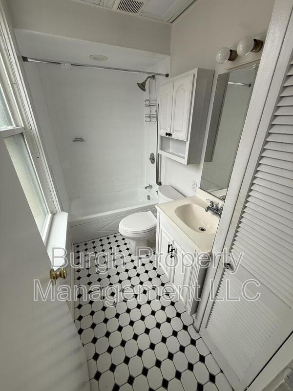 2206 Woodstock Ave #1 - Photo 5 of 8