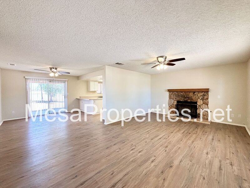 22854 Itasca Rd - Photo 7 of 32