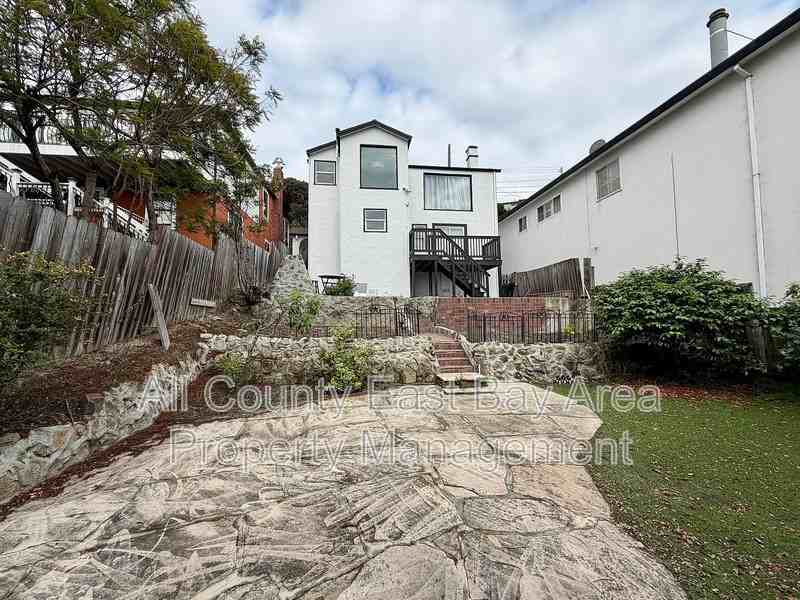 716 Gateview Ave #2 - Photo 2 of 13