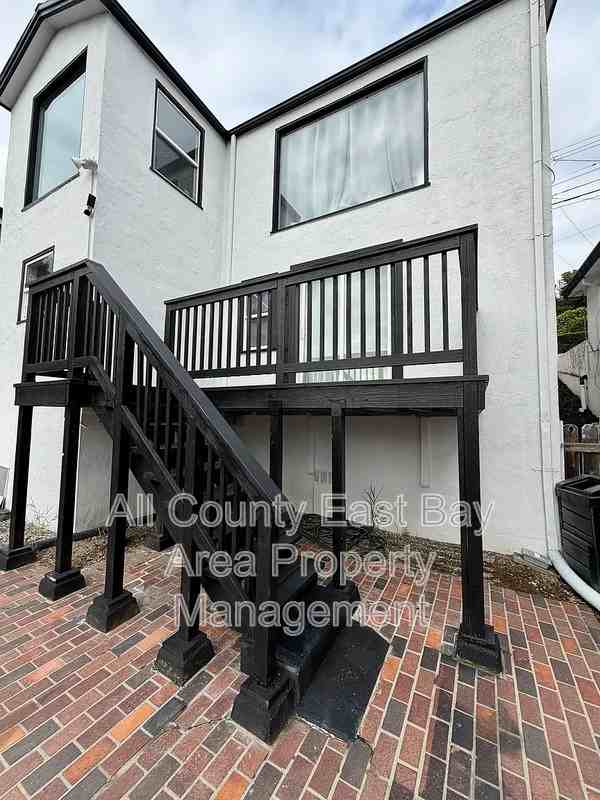 716 Gateview Ave #2 - Photo 4 of 13