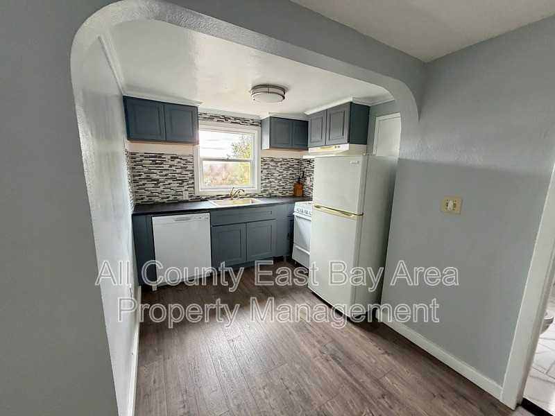 716 Gateview Ave #2 - Photo 5 of 13