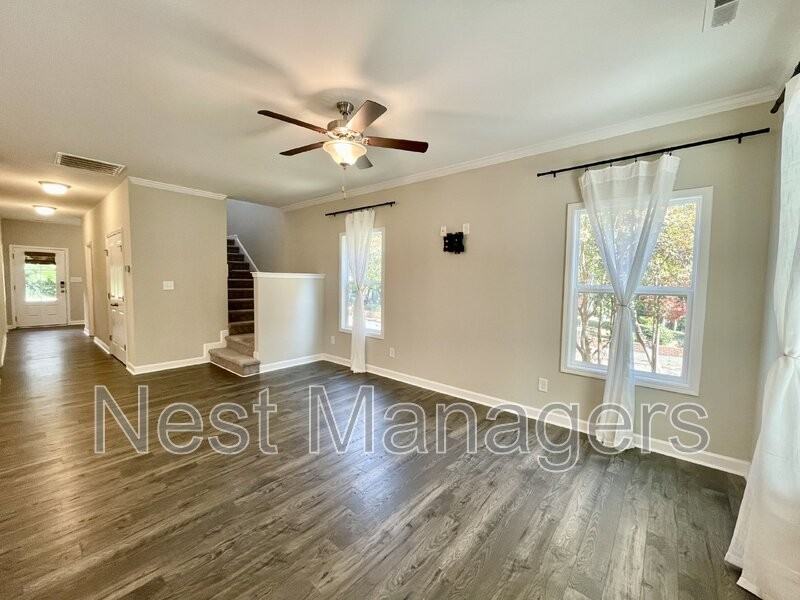 1102 Norwood St - Photo 6 of 38