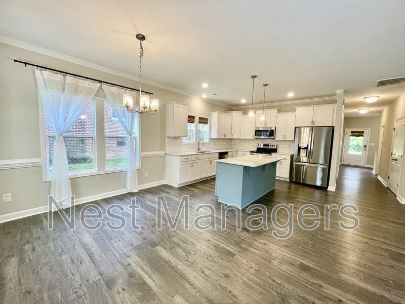 1102 Norwood St - Photo 7 of 38