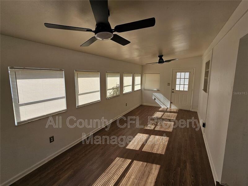 1699 Weybridge St - Photo 3 of 10