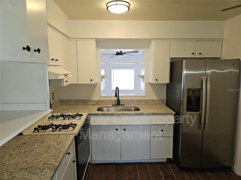 1699 Weybridge St - Photo 4 of 10