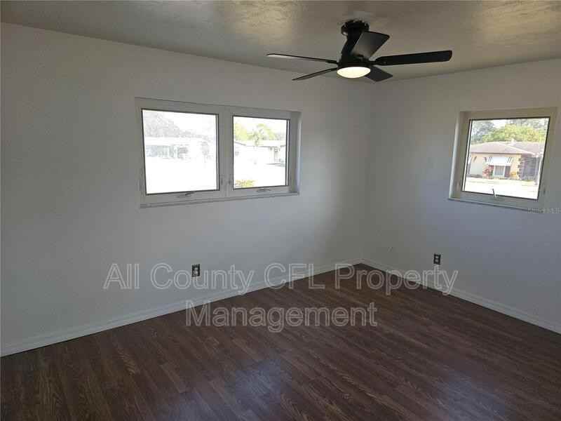 1699 Weybridge St - Photo 5 of 10