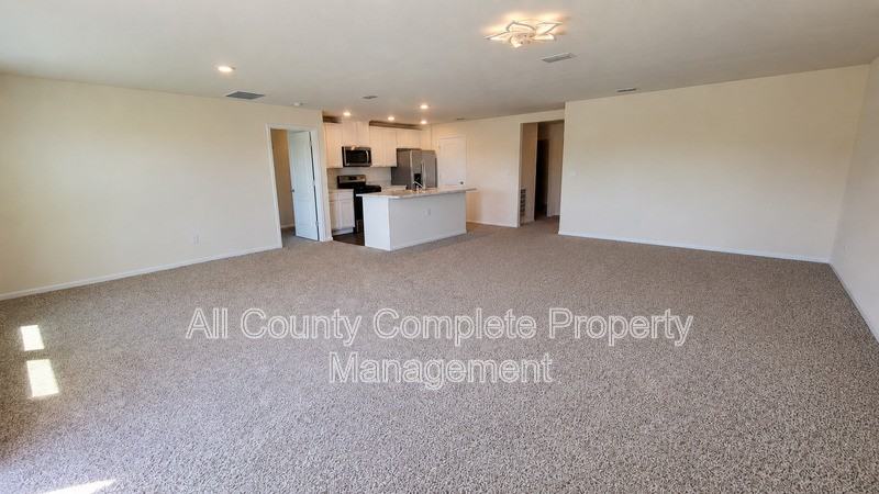 121 Aveiro Way - Photo 6 of 28