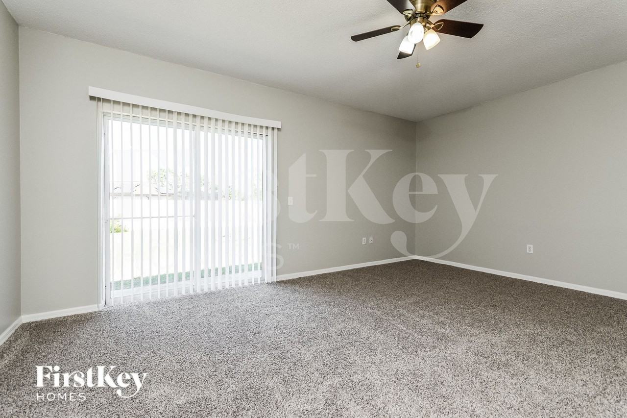 651 Cotulla Dr - Photo 3 of 16