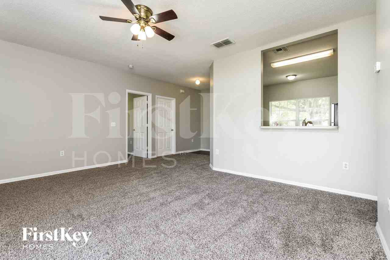 651 Cotulla Dr - Photo 4 of 16