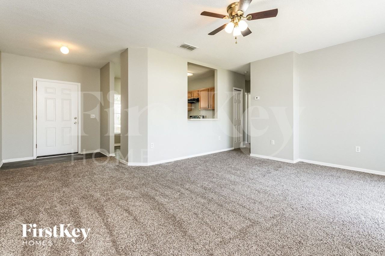 651 Cotulla Dr - Photo 5 of 16