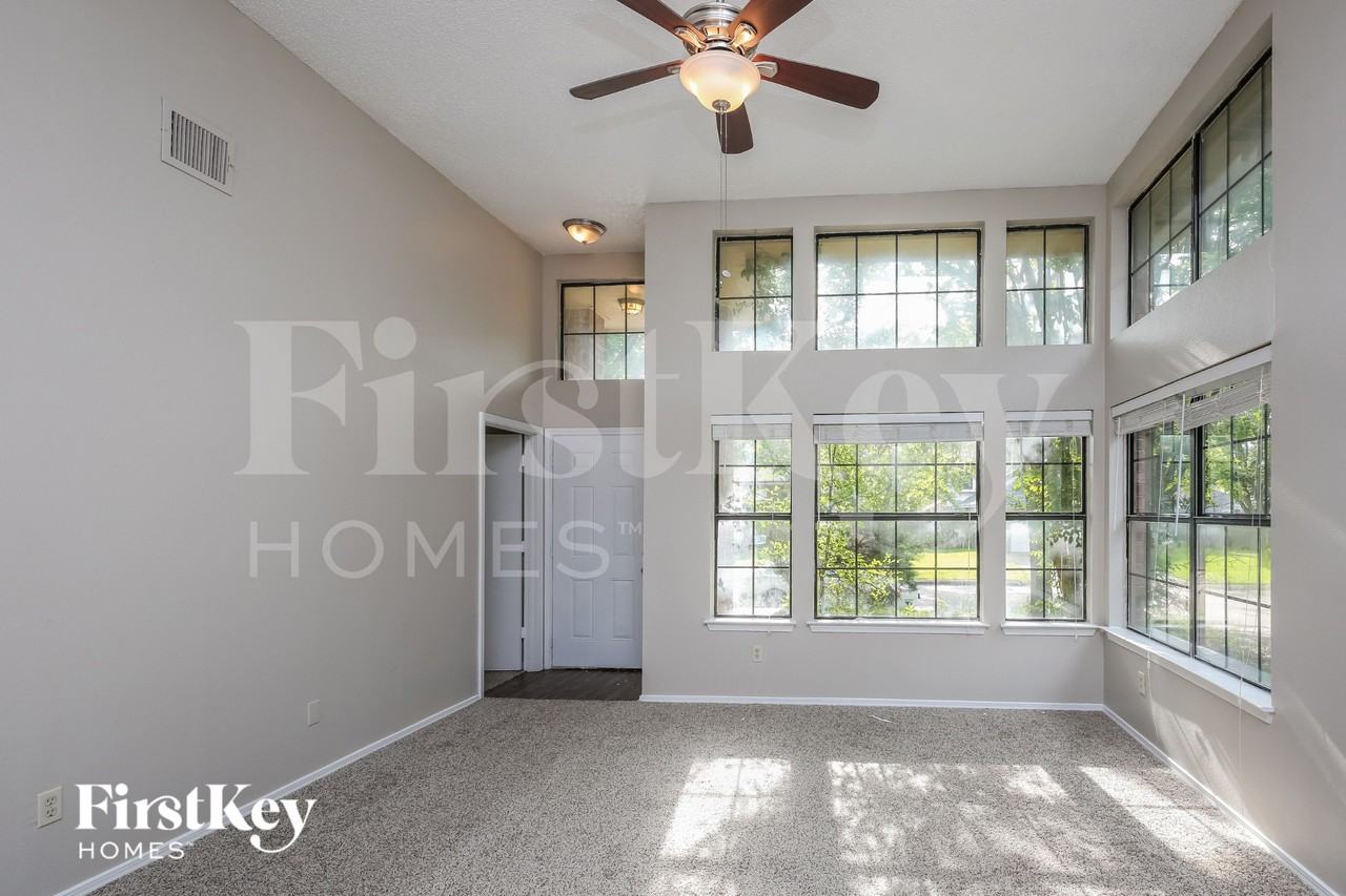6216 Fairlane Dr - Photo 4 of 16