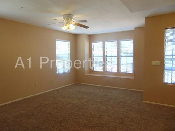 4717 E Robin Dr - Photo 3 of 28