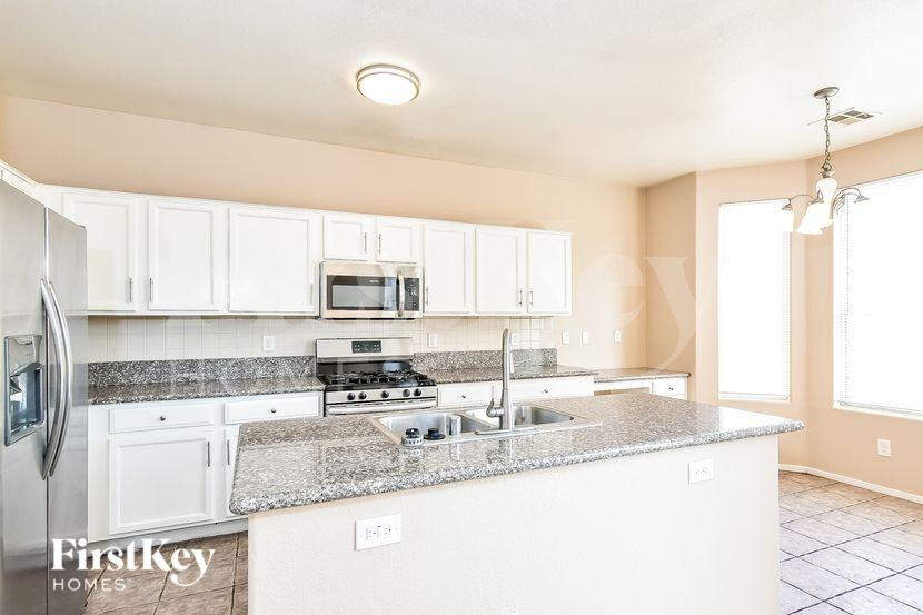 5008 Sparkling Sky Ave - Photo 6 of 16
