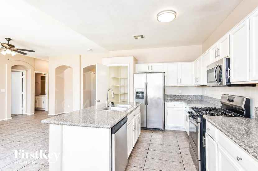 5008 Sparkling Sky Ave - Photo 7 of 16