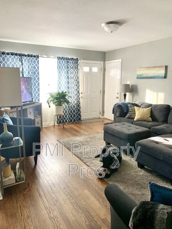 2792 S 58th St - Photo 3 of 21