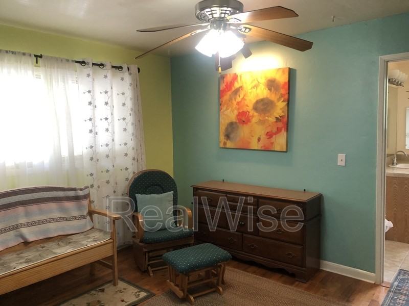 602 Schroeder Ln #B - Photo 3 of 17