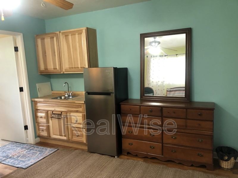 602 Schroeder Ln #B - Photo 4 of 17