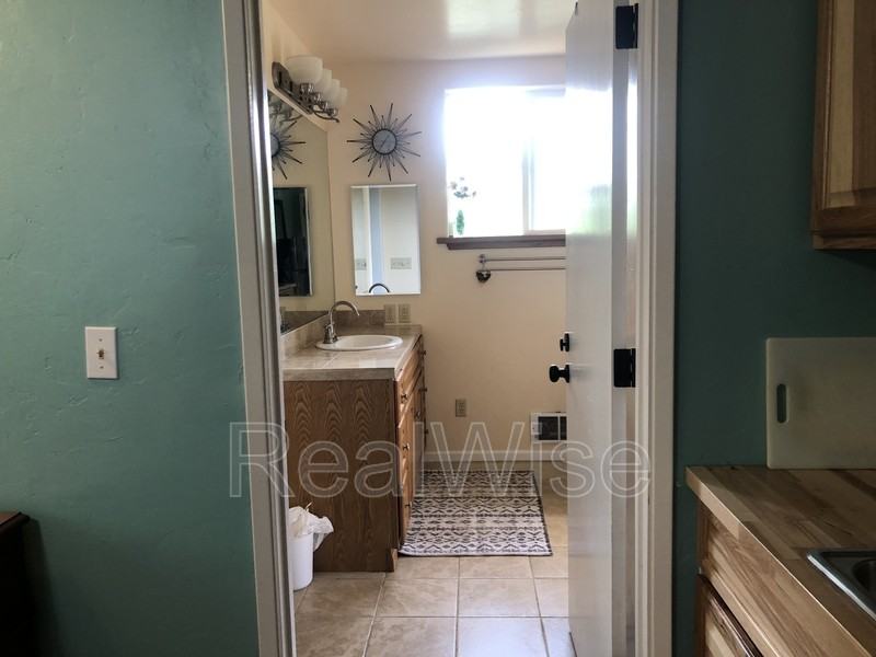 602 Schroeder Ln #B - Photo 5 of 17