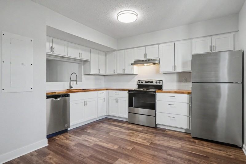 406 E 15th St - Photo 7 of 27