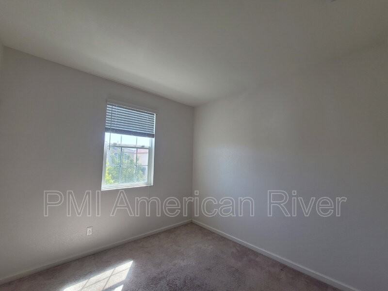 3805 Amelia Rose Way - Photo 4 of 17