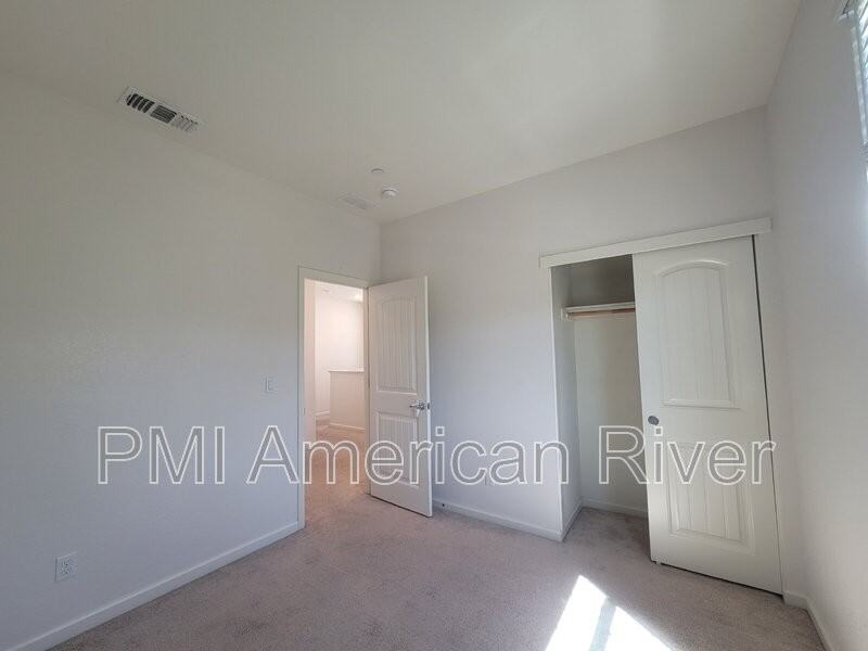 3805 Amelia Rose Way - Photo 5 of 17