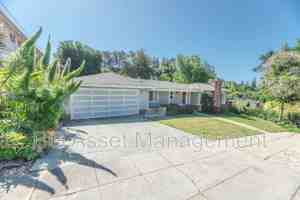 featured image of 3830 Twin Oaks Way