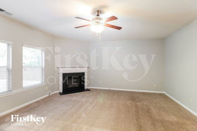 423 Fredrick Dr - Photo 2 of 16
