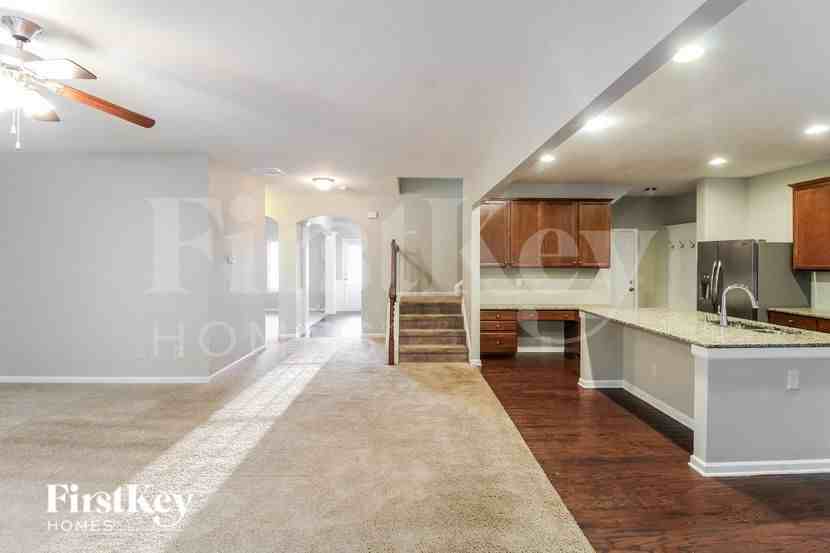 423 Fredrick Dr - Photo 3 of 16