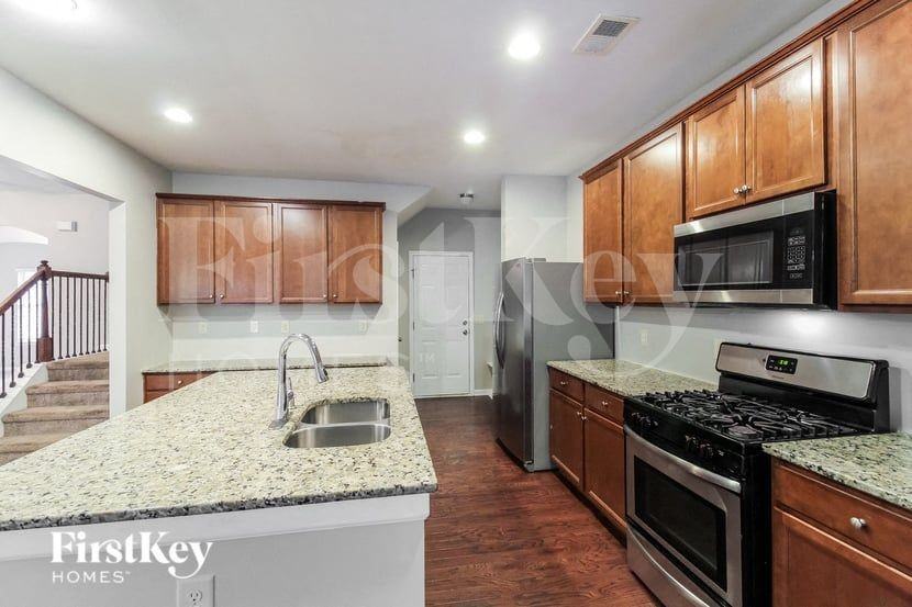 423 Fredrick Dr - Photo 4 of 16