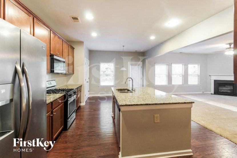 423 Fredrick Dr - Photo 5 of 16