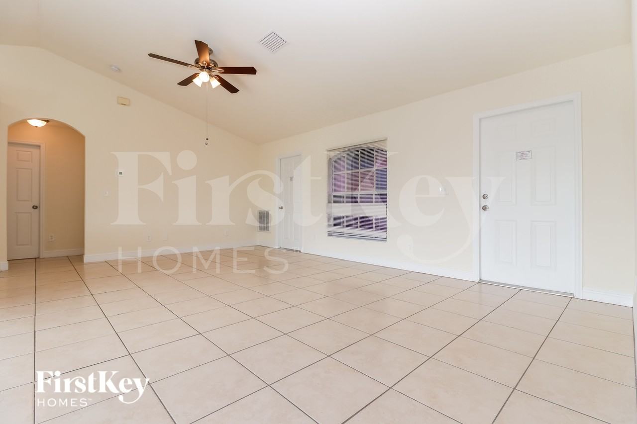 3816 20th St W - Photo 2 of 16