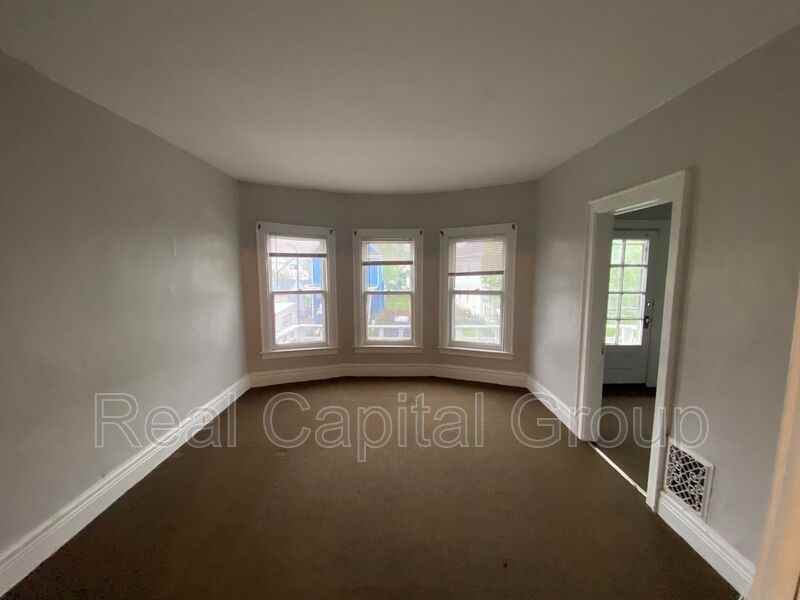 408 Woodlawn Ave #2 - Photo 2 of 17