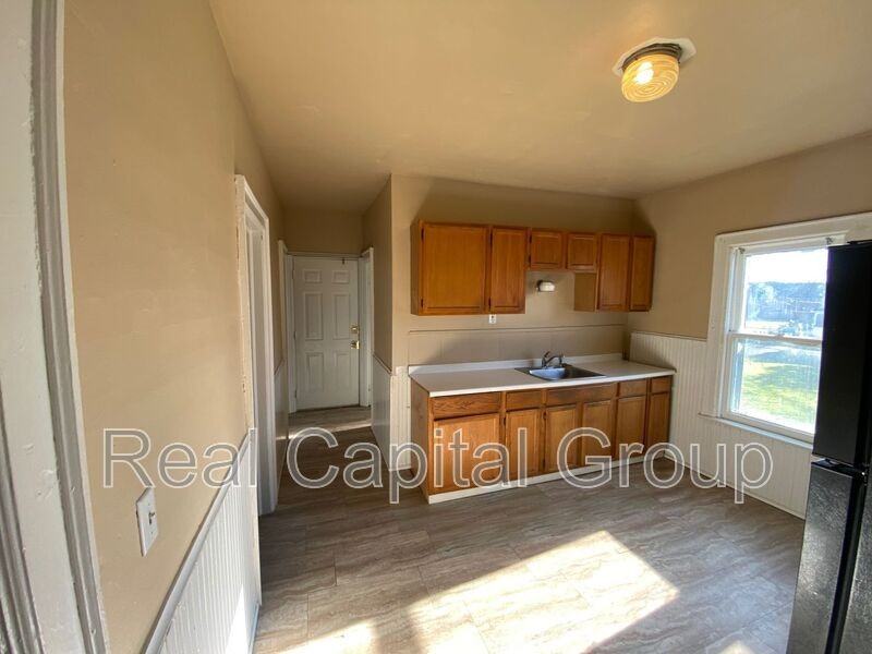 408 Woodlawn Ave #2 - Photo 5 of 17