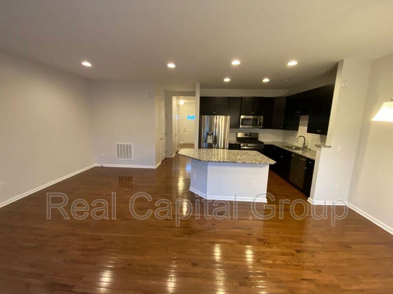 4271 Arthur Ct - Photo 3 of 36