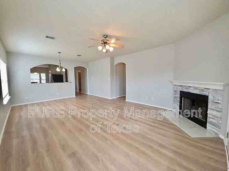 211 Almquist St - Photo 3 of 23
