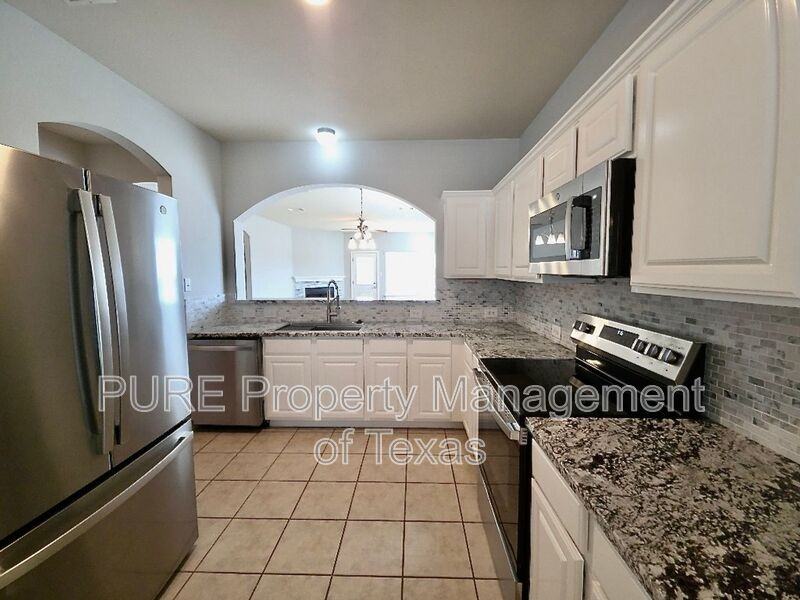 211 Almquist St - Photo 5 of 23